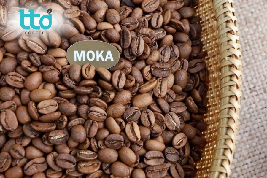 Cà phê Moka có nguồn gốc từ Yemen, gắn với thành phố cảng Mocha Cà phê Moka có nguồn gốc từ Yemen, gắn với thành phố cảng Mocha