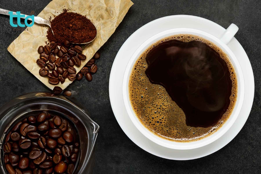 Dark Roast Coffee là cà phê rang đậm ở khoảng 230–240°C, nổi bật với màu nâu sẫm Dark Roast Coffee là cà phê rang đậm ở khoảng 230–240°C, nổi bật với màu nâu sẫm